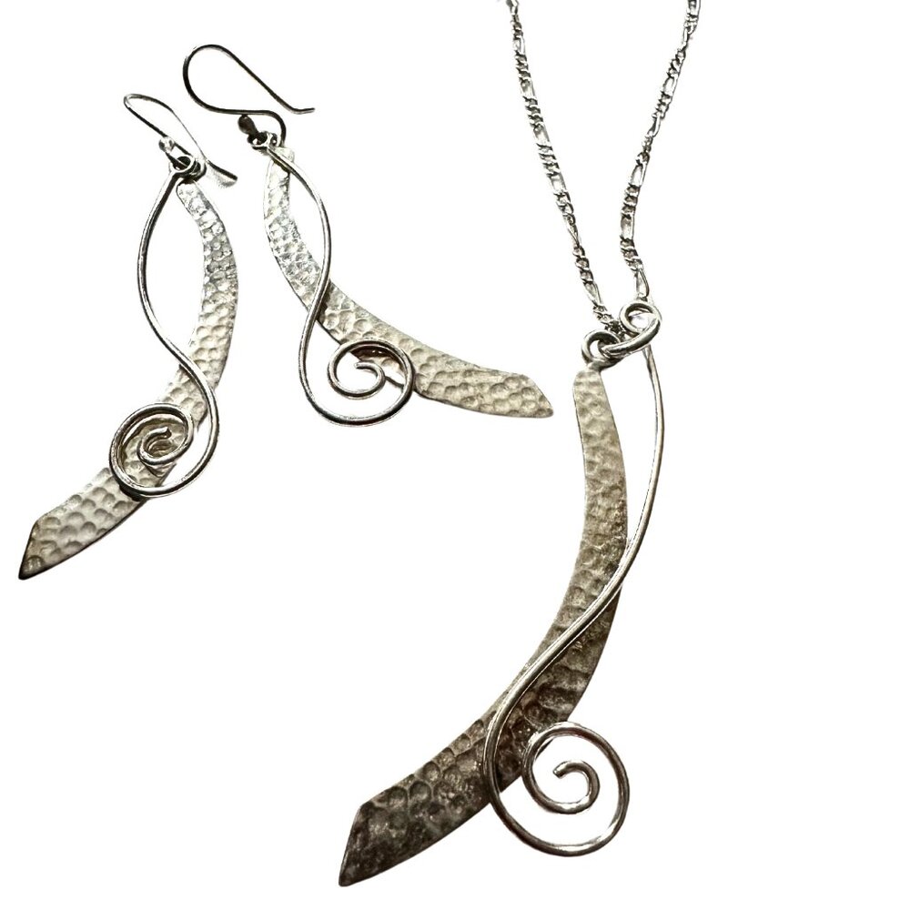 Sophisticated Harmony: Hammered Silver Earrings and Necklace Set